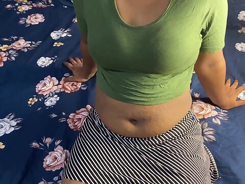Mallu Aunty’s not shy, inviting young